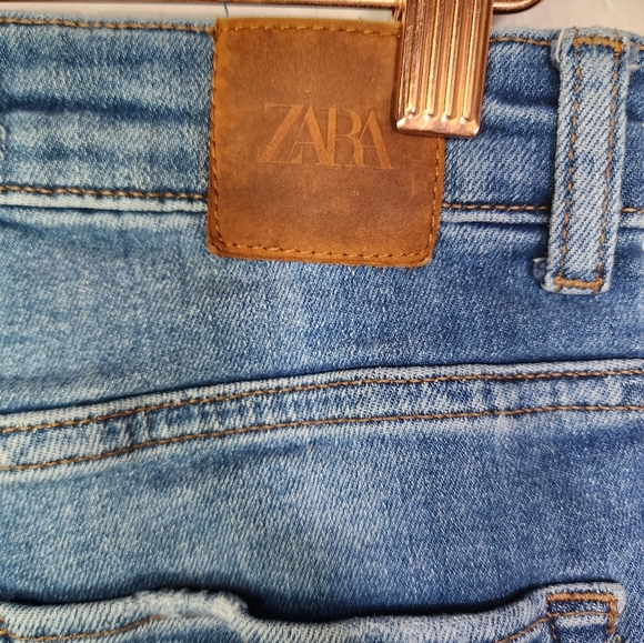 ZARA Hi-Rise Front Side Slit Ankle Cropped Jeans Size 6 - Picture 9 of 10